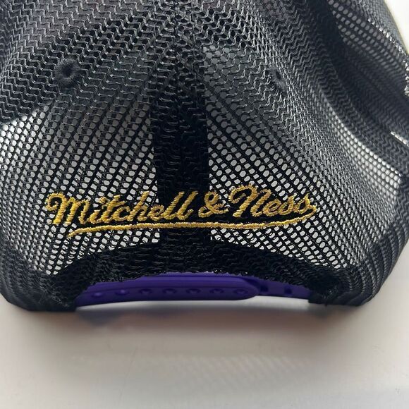 Mitchell & Ness Lakers NBA Finals Champions Classics Trucker Snapback Hat-‎ NWT - Picture 6 of 7